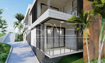 Imagem 6: Com localização privilegiada na Fazenda da Grama, esta mansão possui muito espaço por fora