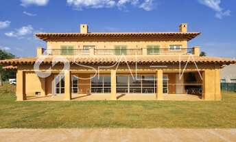 Imagem 4: Maravilhosa residência com estilo toscano e pé no golfe à venda na Fazenda da Grama