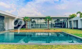 Imagem: Belíssima mansão térrea disponível para