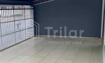 Imagem 2: Linda casa térrea em frente à praça