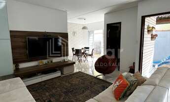 Imagem 5: Linda casa térrea em frente à praça