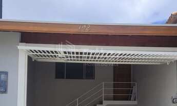 Imagem 2: Casa nova de 2 dormitórios com suíte, sala conjugada com a cozinha e vaga de garagem cober