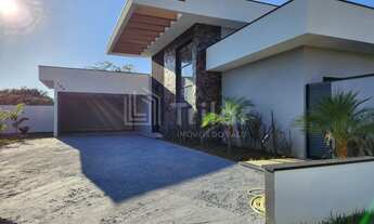 Imagem 4: Uma casa térrea aconchegante em condomínio fechado com 4 dormitórios e 2 suítes