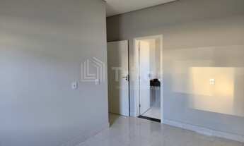 Imagem 6: Uma casa térrea aconchegante em condomínio fechado com 4 dormitórios e 2 suítes