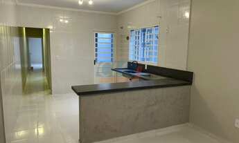 Imagem 2: Casa com 2 dormitórios sendo 1 suite Banheiro social Próximo ao Polo Shopping, Atacados, F