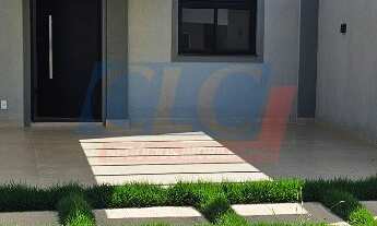 Imagem 2: Imperdível Casa à Venda em , - 3 Quartos, 1 Suíte, 2 Salas, 2 Vagas de Garagem - 153,00 m