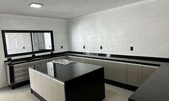 Imagem 6: Casa de Alto Padrão no Condomínio Portal da Serra: Luxo, Conforto e Segurança em Bragança