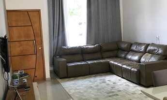 Imagem: Aluguel de Casa Espaçosa e Aconchegante