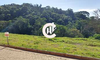 Imagem: Terreno pronto para construir, de frente