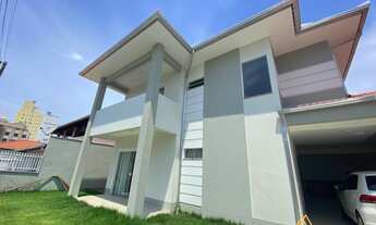 Imagem: Casa a venda no Bairro Centro em Piçarras-SC