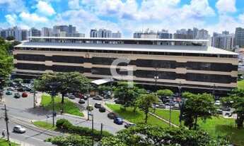 Imagem: Ampla loja no térreo do Shopping Itaigara