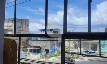 Imagem: Prédio comercial / residencial com terraço