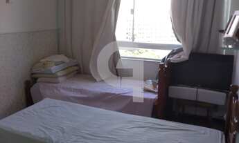 Imagem 6: Amplo 3/4 com suíte, nascente e 2 garagens soltas no Campo Grande