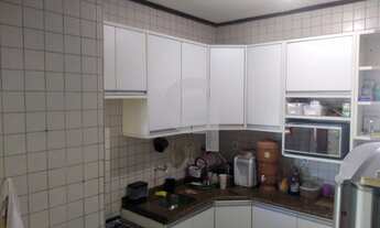 Imagem 2: Amplo 3/4 com suíte, nascente e 2 garagens soltas no Campo Grande