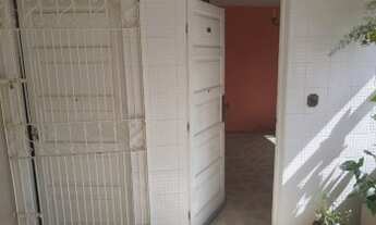 Imagem 7: Apto 3/4, dependência completa, armários, escada e garagem + estacionamento. Cond. Cataven