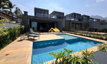 Imagem: Luxuosa casa em condomínio à venda em