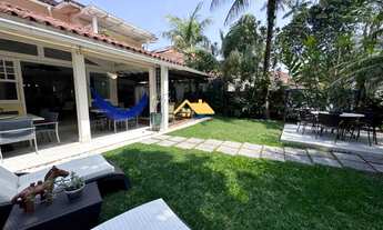 Imagem: Luxuosa Casa em Condomínio à Venda em