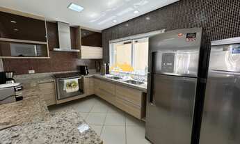 Imagem 7: Casa de Luxo em Condomínio: 5 Quartos, 5 Suítes, 2 Salas, 5 Banheiros, 3 Vagas de Garagem