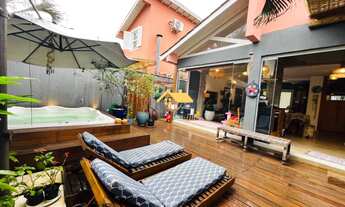 Imagem 2: Casa em Condomínio à Venda em Camburi, São Sebastião-SP 3 Quartos, 3 Suítes, 2 Salas, 3 B