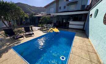 Imagem: Casa com 4 Suítes e Piscina Privativa em