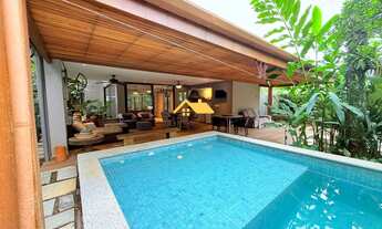 Imagem: Casa de alto padrão em condomínio na Baleia