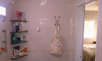 Imagem 5: Sobrado no Centro de Guaratuba-PR com Terreno Amplo de 280m²: 3 Quartos, 2 Suítes, 3 Salas