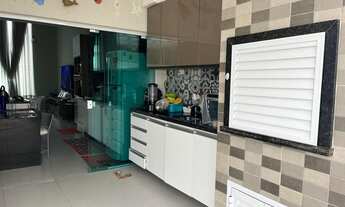 Imagem 7: Casa de luxo à venda em Guaratuba-PR, bairro Brejatuba: 2 quartos, sala, 2 banheiros, 2 va