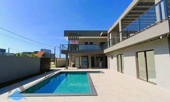 Imagem 2: Casa de Alto Padrão à Venda em Guaratuba-PR: 5 quartos, 5 suítes, 2 salas, 6 banheiros, 4