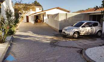 Imagem 2: Imperdível: Casa à venda em Guaratuba-PR, no bairro Coroados, com 4 quartos, 4 banheiros e