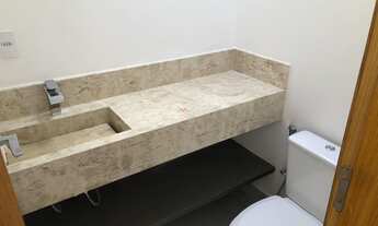 Imagem 4: Casa em condomínio com 138 m2, 3 suítes, espaço gourmet com churrasqueira, cozinha equipad