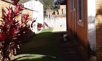 Imagem 3: Chácara com 330 m2 possui 4 quartos, 1 suíte, piscina, churrasqueira, poço artesiano, 5 va