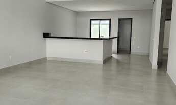 Imagem 7: Casa em condomínio com 3 suítes, 140 m2, sala e cozinha integrada, espaço para churrasquei