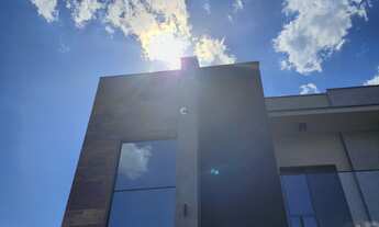 Imagem 3: Lindo sobrado em condomínio, com 4 dormitórios, 2 suites, amplo quintal, 3 vagas de garage