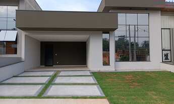 Imagem 2: Casa com 215 m2, 3 suítes sendo 1 closet, piscina, espaço gourmet c/ churrasqueira, 4 vaga