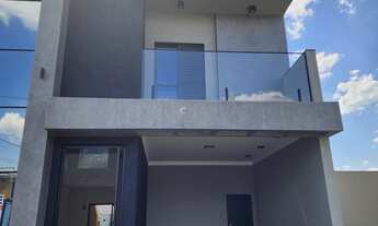 Imagem 2: Lindo sobrado em condomínio, com 4 dormitórios, 2 suites, amplo quintal, 3 vagas de garage