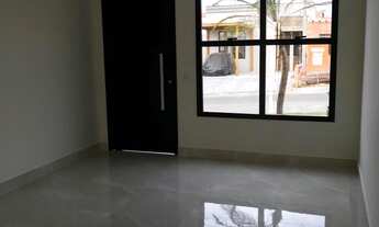 Imagem 3: Sobrado com 3 dormitórios, 180 m2, piscina, depósito, 2 vagas de garagem, entrada de servi