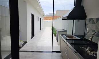 Imagem: Casa com 3 suítes, sendo 1 master com closet