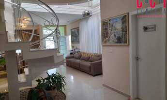 Imagem 4: Sobrado com 4 suítes, 550m2, piscina, ar condicionado, móveis planejados, 4 vagas de garag