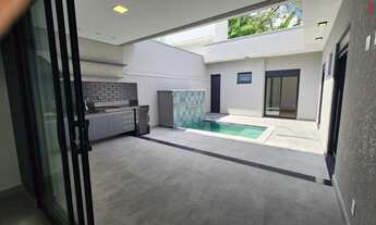 Imagem 3: Casa Térrea em Condomínio, com 3 suítes sendo 1 com closet com piscina