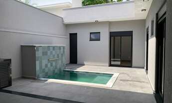 Imagem 7: Casa Térrea em Condomínio, com 3 suítes sendo 1 com closet com piscina