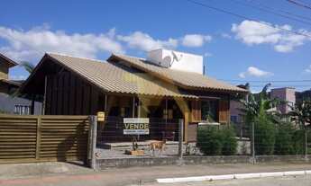 Imagem: Terreno de 450m² com Duas Casas, no bairro