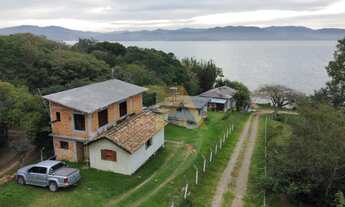 Imagem: Lindo Terreno de 1050m² com 3 Casas, acesso