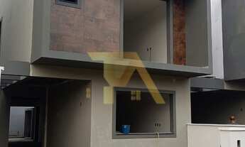 Imagem 2: Casa tipo Sobrado com 3 suítes a menos de 1minuto da praia do centro com 170m² à Venda