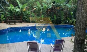 Imagem 3: Linda casa com piscina à venda em excelente localização!