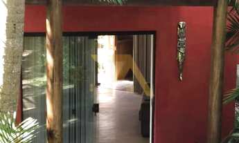 Imagem: Linda casa com piscina à venda em excelente