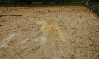 Imagem: Terreno próximo à lagoa