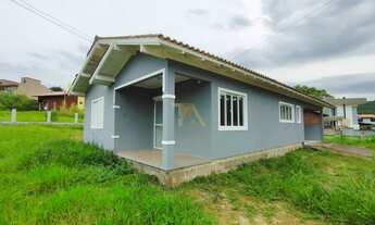 Imagem: Casa Térrea com 3 Quartos e Terreno Amplo