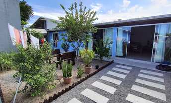 Imagem 2: Imóvel à venda em Imbituba-SC: Residência espaçosa com 4 quartos, 3 salas e 176m² no Alto