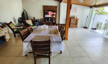 Imagem 6: Imóvel à venda em Imbituba-SC: Residência espaçosa com 4 quartos, 3 salas e 176m² no Alto