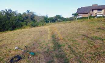 Imagem: Terreno de 700m² na Praia do Rosa com Matrícula